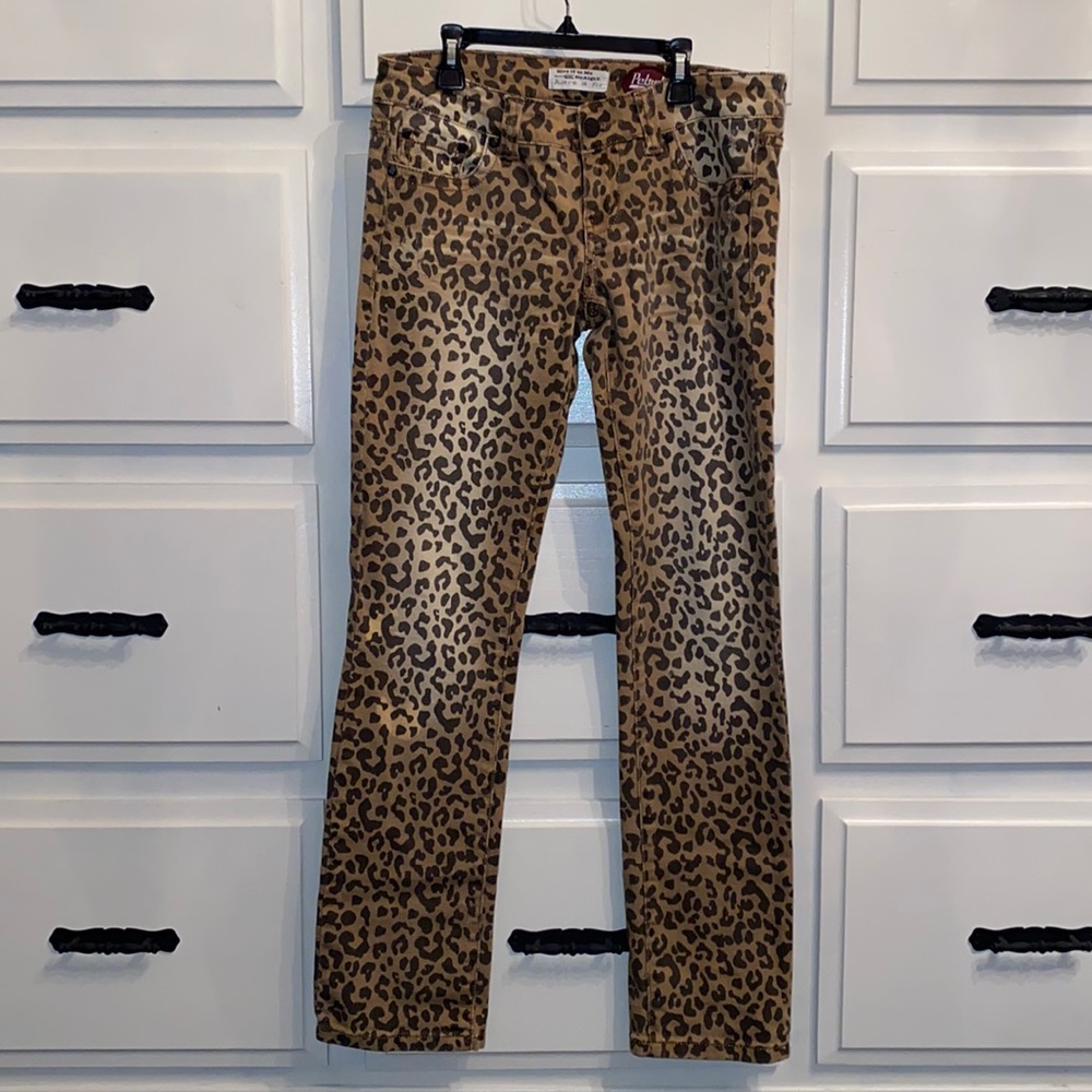 Awesome and fun leopard jeans made by PETROL. Women’s size 6 (29)